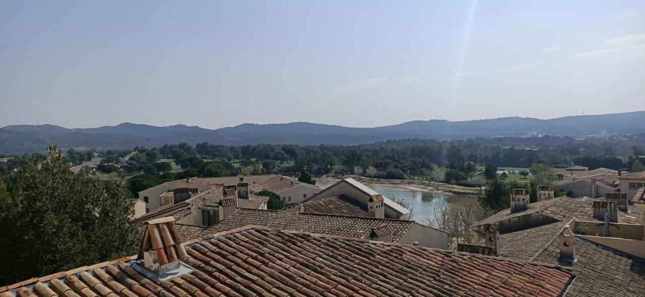 Charmant T2 Climatise Avec Belle Vue , Golf De Pont-Royal Mallemort Bagian luar foto
