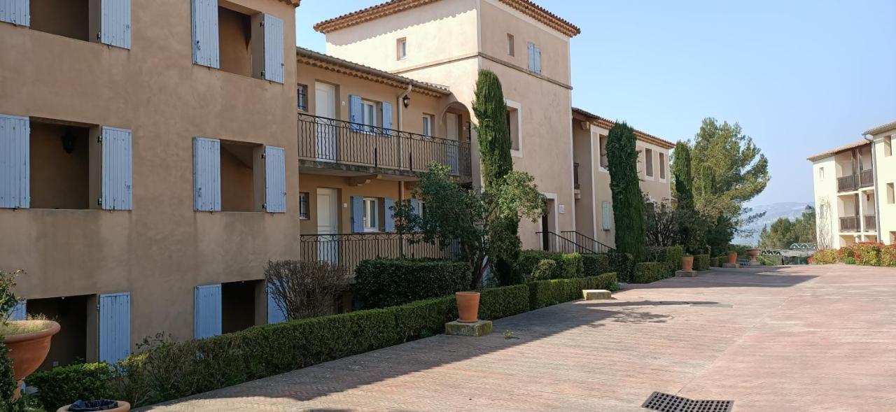 Charmant T2 Climatise Avec Belle Vue , Golf De Pont-Royal Mallemort Bagian luar foto