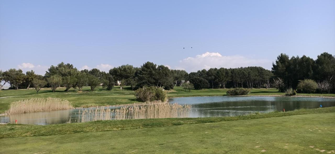 Charmant T2 Climatise Avec Belle Vue , Golf De Pont-Royal Mallemort Bagian luar foto