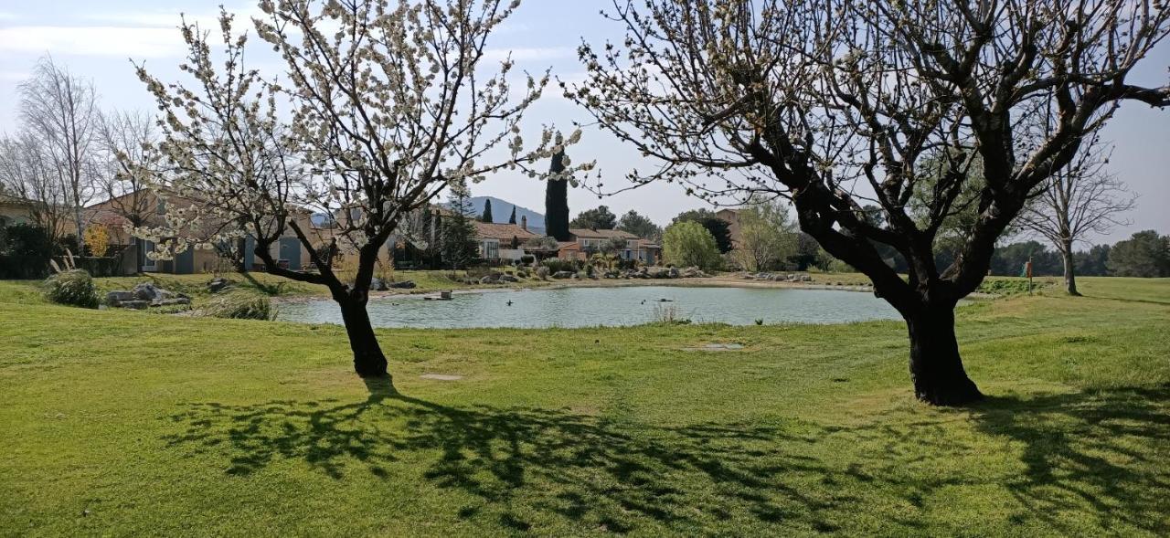 Charmant T2 Climatise Avec Belle Vue , Golf De Pont-Royal Mallemort Bagian luar foto