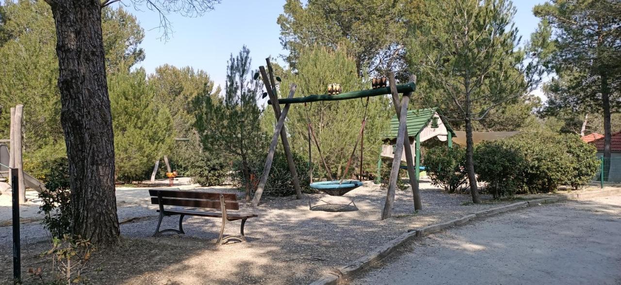 Charmant T2 Climatise Avec Belle Vue , Golf De Pont-Royal Mallemort Bagian luar foto