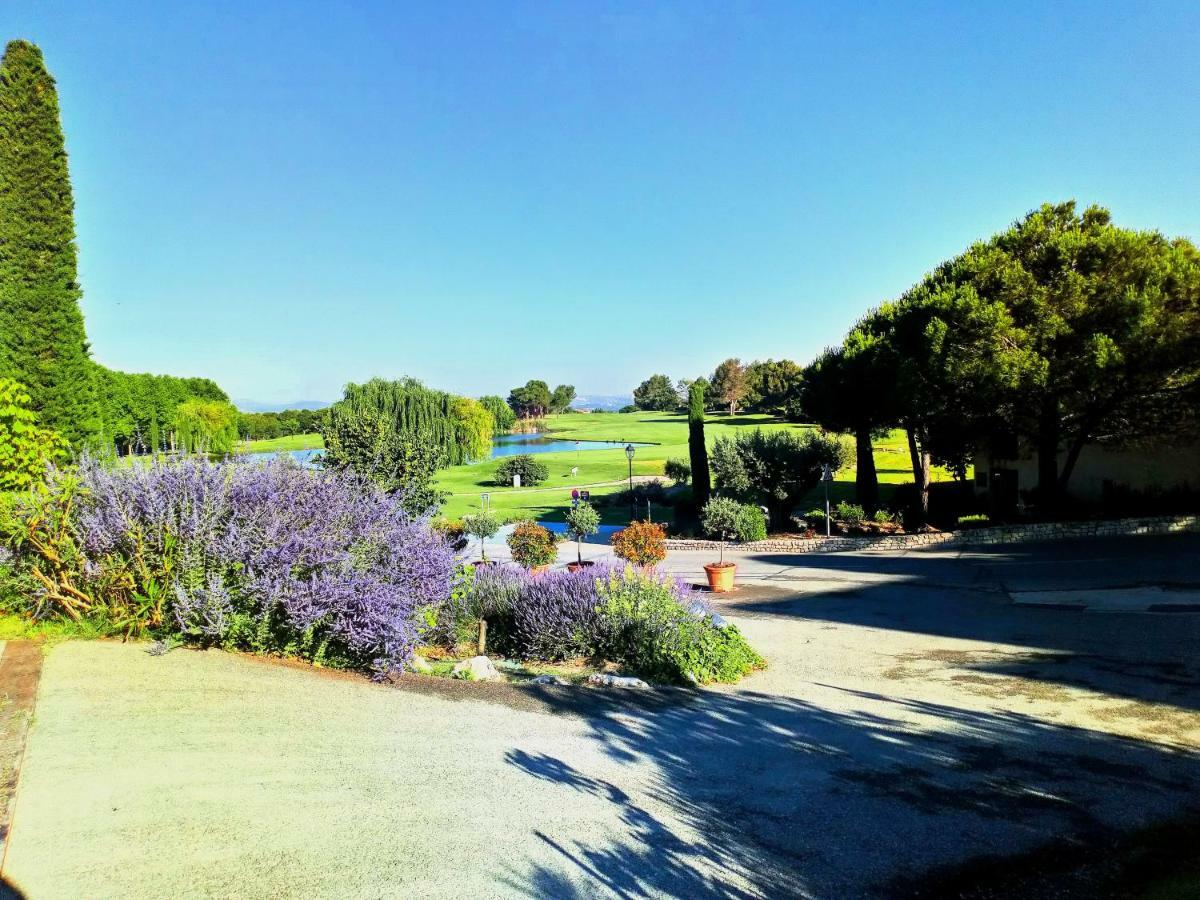 Charmant T2 Climatise Avec Belle Vue , Golf De Pont-Royal Mallemort Bagian luar foto