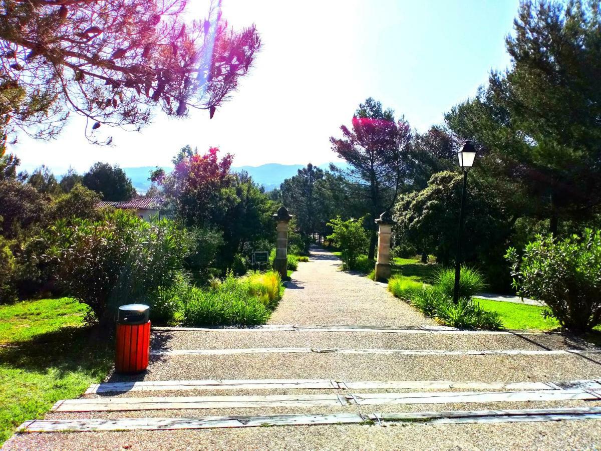 Charmant T2 Climatise Avec Belle Vue , Golf De Pont-Royal Mallemort Bagian luar foto