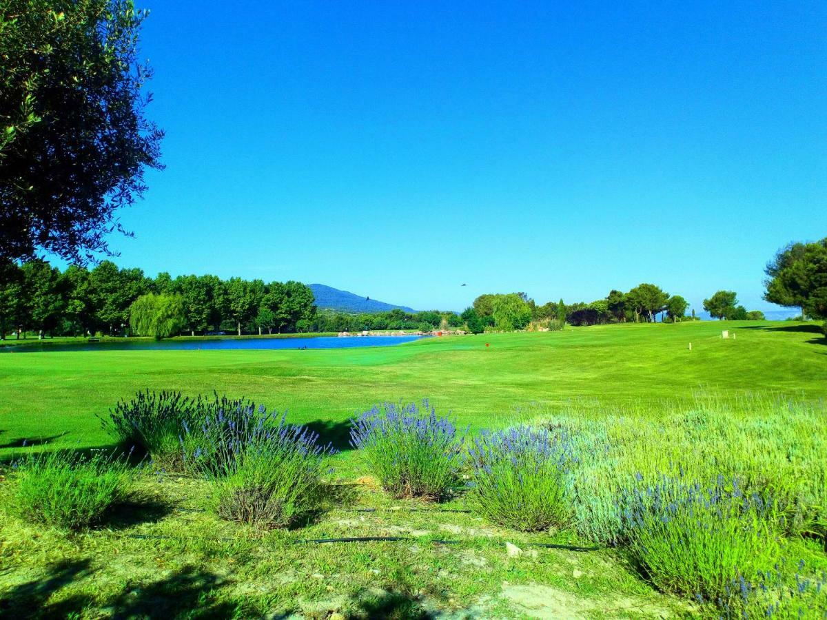 Charmant T2 Climatise Avec Belle Vue , Golf De Pont-Royal Mallemort Bagian luar foto