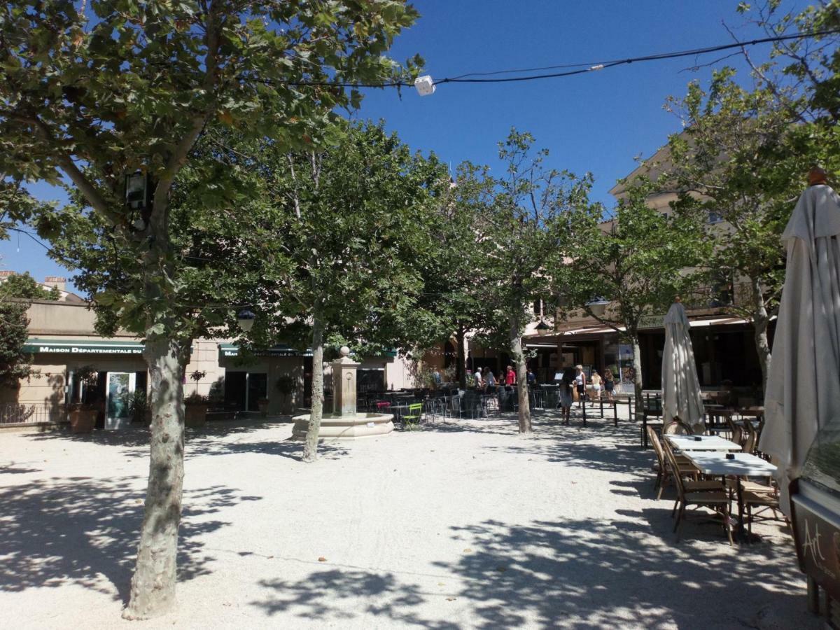 Charmant T2 Climatise Avec Belle Vue , Golf De Pont-Royal Mallemort Bagian luar foto